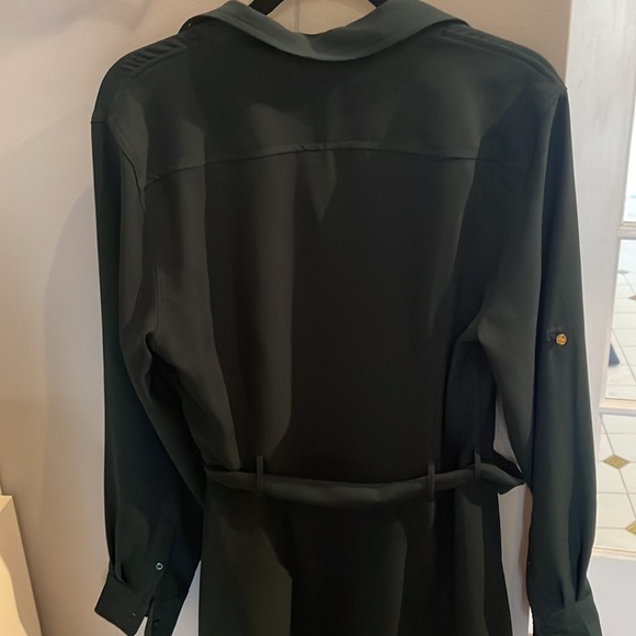 Size 10 dark green midi dress with gold buttons and tie waist. Size 10 - Picture 3 of 4